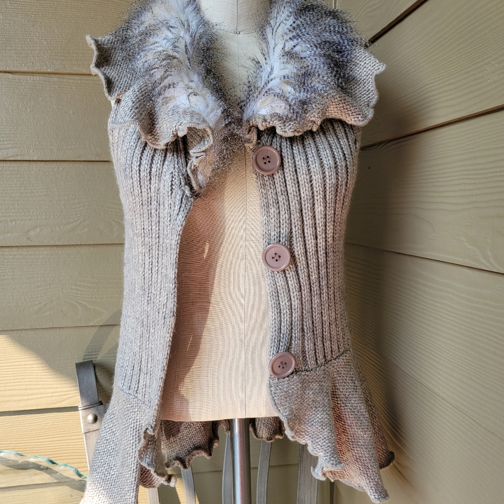 Fur knit vest by Sinoi!   Perfect for Fall with leggings and boots!